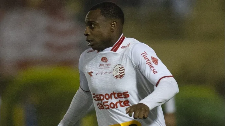 Igor Bolt, do Náutico, denunciou torcedor do Brusque por racismo após jogo da Série C.