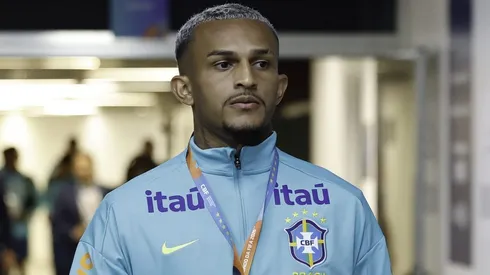 Wesley chegando ao Maracanã para partida entre Brasil e Chile, pelas Eliminatórias. Foto: Rafael Ribeiro/CBF