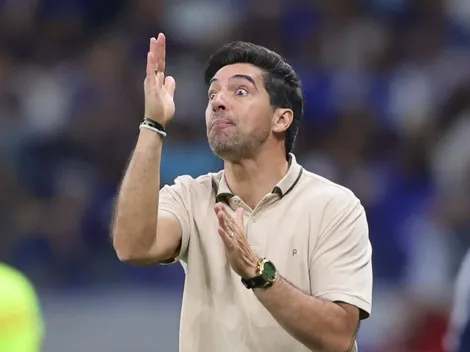 Abel abre concorrência para escalar lateral e meio-campo do Palmeiras