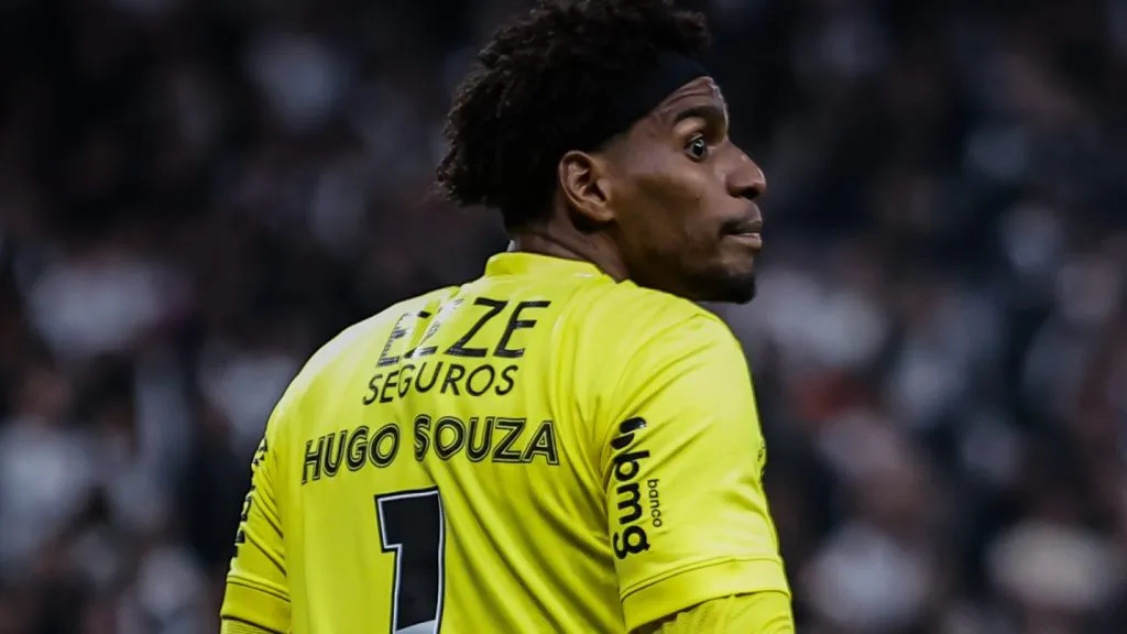 Hugo Souza durante partida. Foto: Fabio Giannelli/AGIF