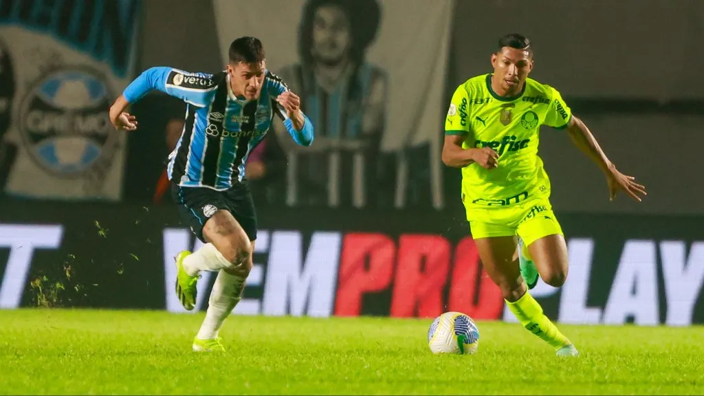 Carballo em ação pelo Imortal. Jogador vive indefinição nos Estados Unidos –  Foto: Luiz Erbes/AGIF