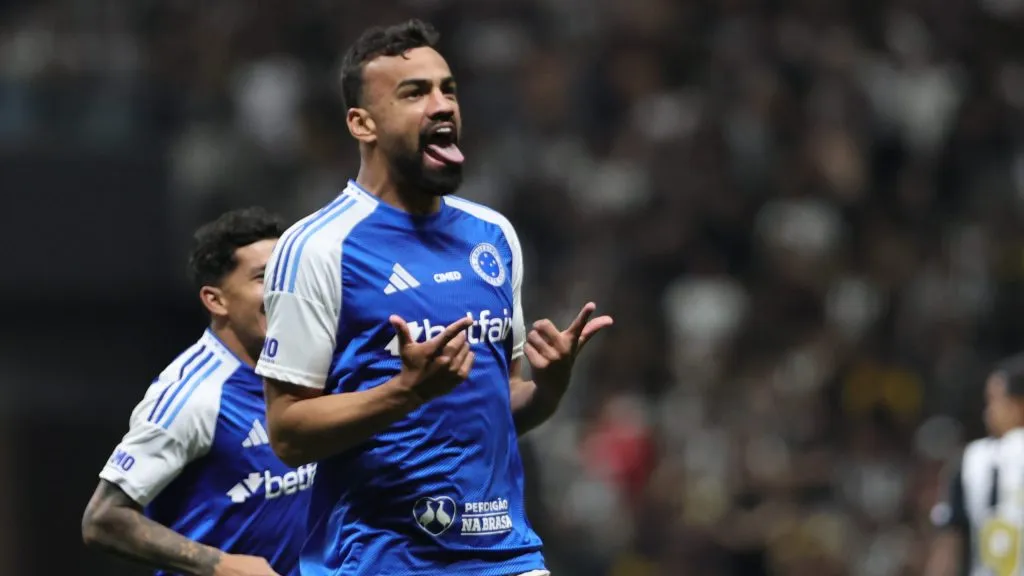 Fabrício Bruno, zagueiro do Cruzeiro. Foto: Gilson Lobo/AGIF.