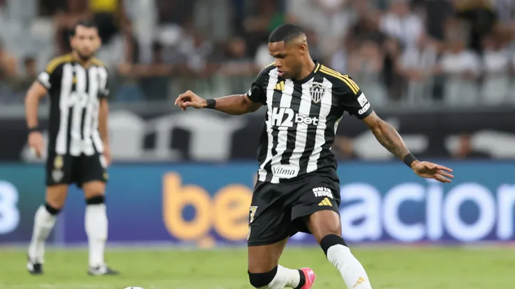 Atacante foi maior compra da história do Galo ( Foto: Gilson Lobo/AGIF)