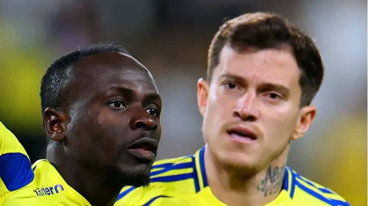 Otávio ao lado de Sadio Mané pelo Al-Nassr.