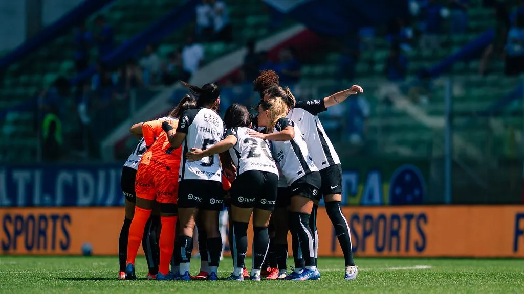 Time feminino do Corinthians em campo