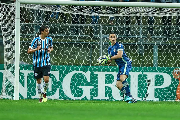 Marcelo Grohe, durante a partida entre Gremio e São Paulo pelo Brasileirao 2018, na Arena do Gremio, em Porto Alegre, Brasil. Foto:  Lucas Uebel/Getty Images)