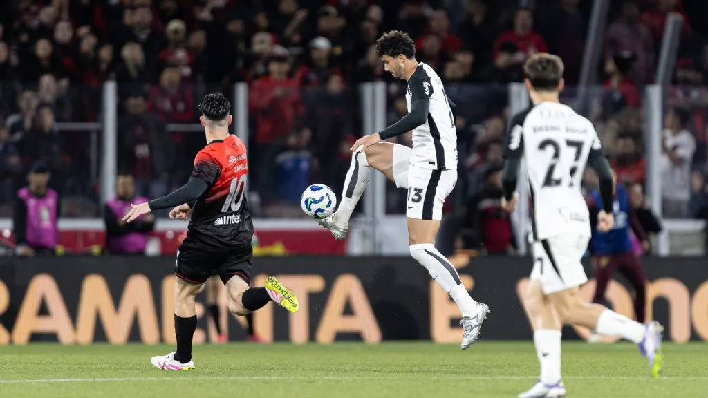 Gustavo Henrique em ação pelo Timão –  Foto: Paulo De Tarso/AGIF