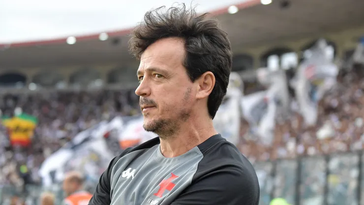Fernando Diniz tecnico do Vasco durante partida contra o Atletico-MG no estadio Sao Januario pelo campeonato Brasileiro A 2025. Foto: Thiago Ribeiro/AGIF