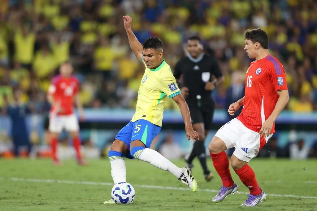 Casemiro recebeu segundo cartão contra o Chile e não joga contra a Bolívia. Foto: Marlon Costa/AGIF.