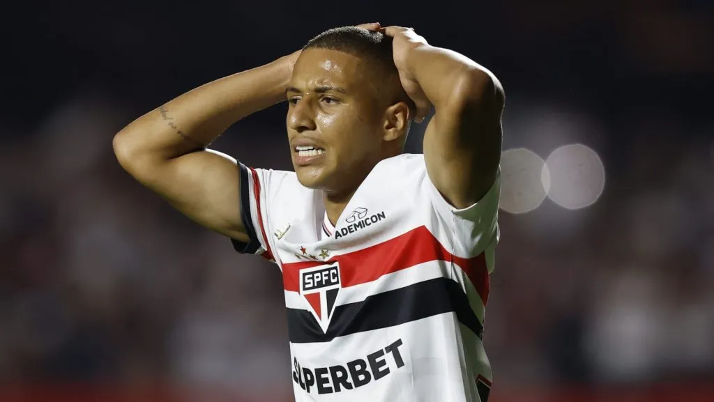 Henrique Carmo, atacante do São Paulo em partida do campeonato brasileiro (Foto: Miguel Schincariol/Getty Images)