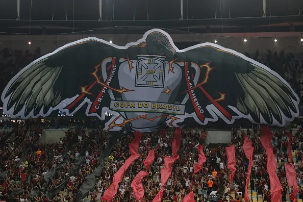 Nação Rubro-Negra no Maracanã na semifinal da Copa do Brasil 2024 em partida entre Flamengo e  Corinthians no Flamengo. Foto: Wagner Meier/Getty Images