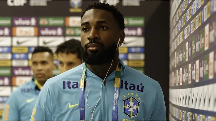 Gerson chegando à Neo Química Arena para partida entre Brasil e Paraguai, pelas Eliminatórias. Foto: Rafael Ribeiro/CBF
