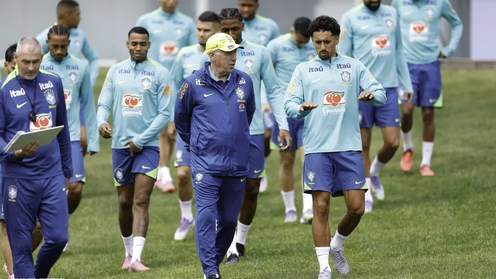 Ancelotti em treino da Seleção Brasileira – Foto: @rafaelribeirorio I CBF