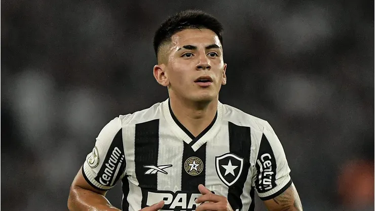 Thiago Almada tem situação exposta e informação chega ao Botafogo