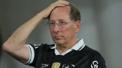 John Textor durante partida entre Botafogo e Corinthians, no Estádio Nilton Santos, pelo Brasileirão.