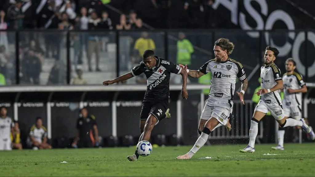 Rayan tem ida para Seleçona Sub-20 vetada no Vasco – Foto: Thiago Ribeiro/AGIF