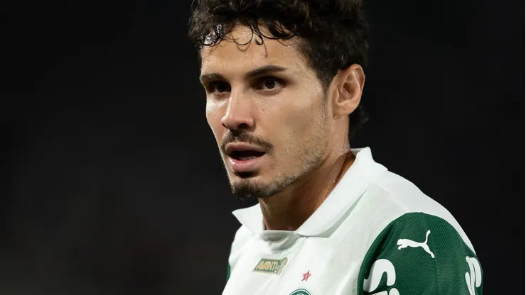 Raphael Veiga durante partida entre Fluminense e Palmeiras, no Maracanã, pelo Brasileirão.