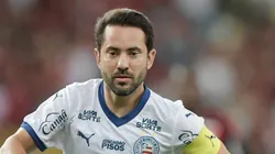 RJ - RIO DE JANEIRO - 10/05/2025 - BRASILEIRO A 2025, FLAMENGO X BAHIA - Everton Ribeiro jogador do Bahia durante partida contra o Flamengo no estadio Maracana pelo campeonato Brasileiro A 2025.