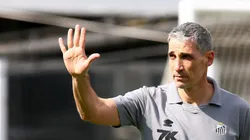 Vojvoda durante partida na Vila Belmiro.