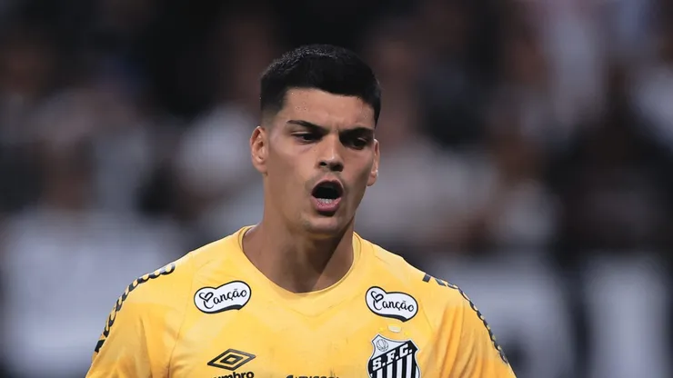 Brazão durante jogo pelo Santos no Campeonato Paulista.