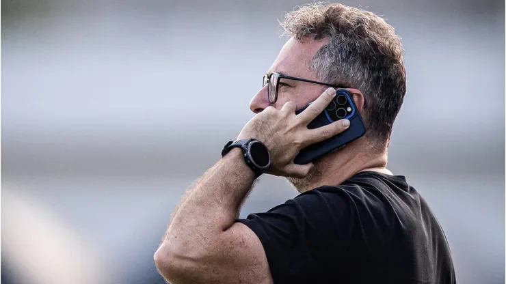 Diretor segue de olho no mercado - Foto: Raul Baretta/Santos FC.