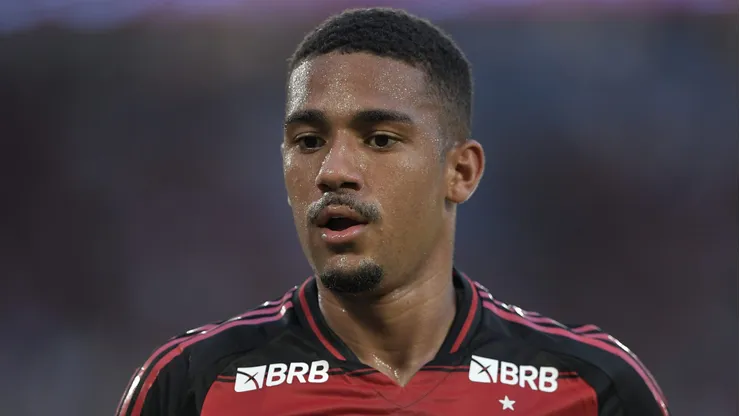 Samuel Lino, jogador do Flamengo durante partida contra o Gremio no estadio Maracana pelo campeonato Brasileiro A 2025.
