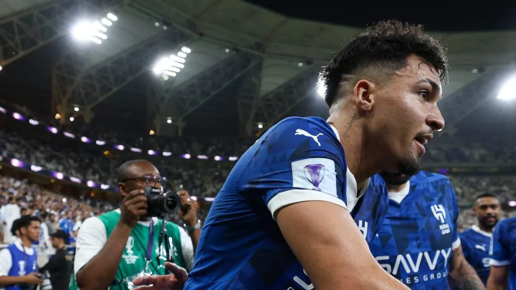Foto: Yasser Bakhsh/Getty Images – Centroavante brasileiro comemorando gol pelo Al-Hilal no Mundial de Clubes.