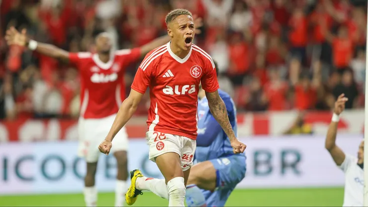 Vitinho, atacante do Internacional em partida pelo campeonato brasileiro