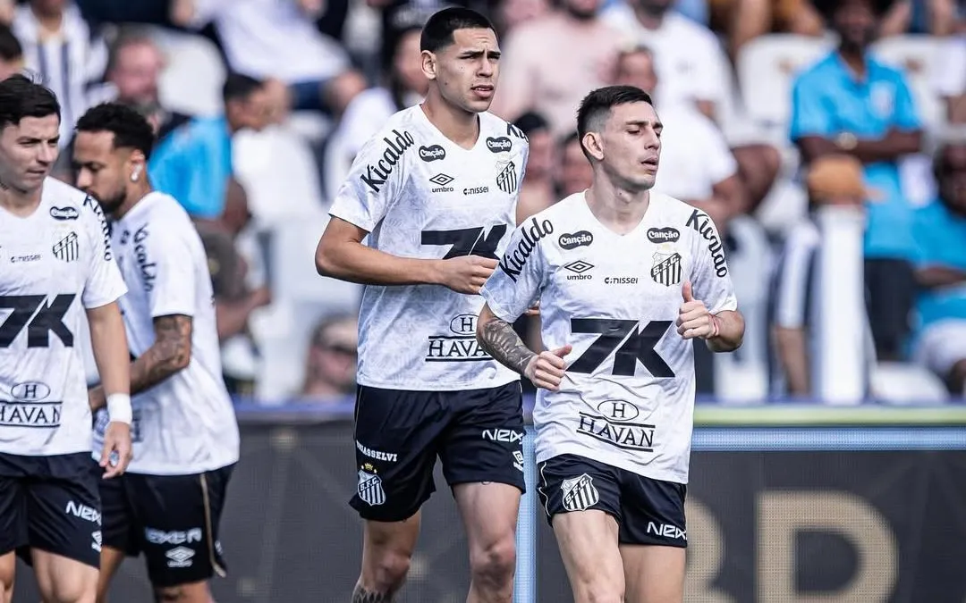Santos durante aquecimento do elenco para duelo contra o Fluminense no Brasileirão. Foto: Raul Barreta// Santos FC