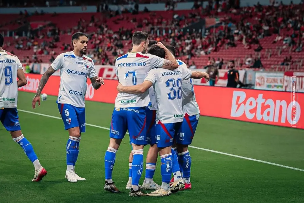 Lucca Prior, jogador do Fortaleza cabeceia com força para o fundo das redes e empata a partida com o Internacional pelo Brasileirão, no Beira-Rio Foto: Matheus Amorim/FEC