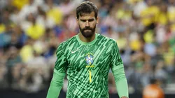 Torcida criticou Alisson por não defender cobranças de pênalti (Photo by Kevork Djansezian)