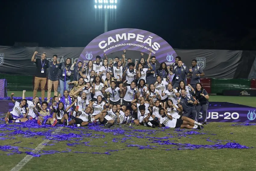 Gloriosas comemorando o título inédito. Foto: Thiago Ribeiro/Staff Images/CBF