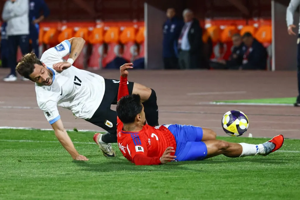 Viña atuou por 90 minutos em empate do Uruguai com o Chile em Santiago. Foto: Marcelo Hernandez/Getty Images.