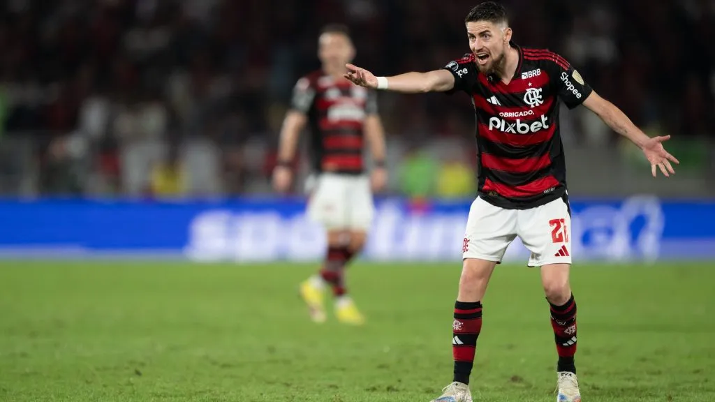 Jorginho em ação pelo Mengão – Foto: Jorge Rodrigues/AGIF