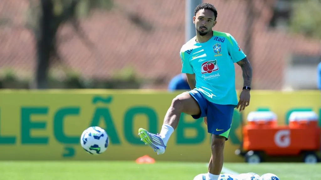 Vitinho é preocupação no Botafogo para o clássico – Foto: Marlon Costa/AGIF