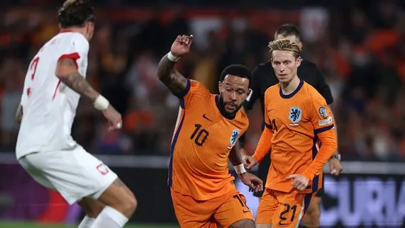 Memphis Depay durante partida. Foto: Dean Mouhtaropoulos/Getty Images