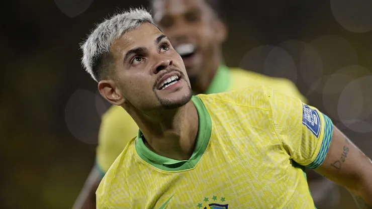Bruno Guimarães, meia da Seleção Brasileira. Foto: Alexandre Loureiro/AGIF.