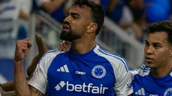 Fabrício Bruno comemorando gol durante partida entre Cruzeiro e Santos, no Mineirão, pelo Brasileirão.