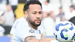 Neymar em ação pelo Santos em 2025. Foto: Jota Erre/AGIF.