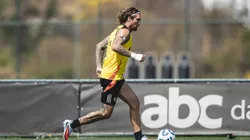 Zagueiro voltou aos treinos e pode entrar em campo contra o Cruzeiro (Foto: Pedro Souza / Atlético)