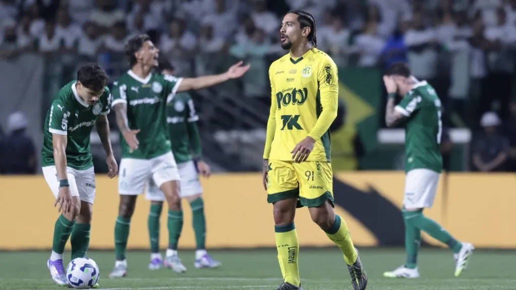 Chico da Costa destaca trabalho de Fernando Diniz no Vasco – Foto: Marcello Zambrana/AGIF