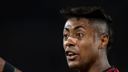 Bruno Henrique durante partida contra o Atlético-MG.