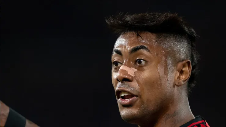 Bruno Henrique durante partida contra o Atlético-MG.