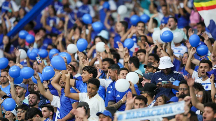 Torcida do Cruzeiro no Mineirão durante confronto diante do Santos - Foto: Gilson Lobo/AGIF