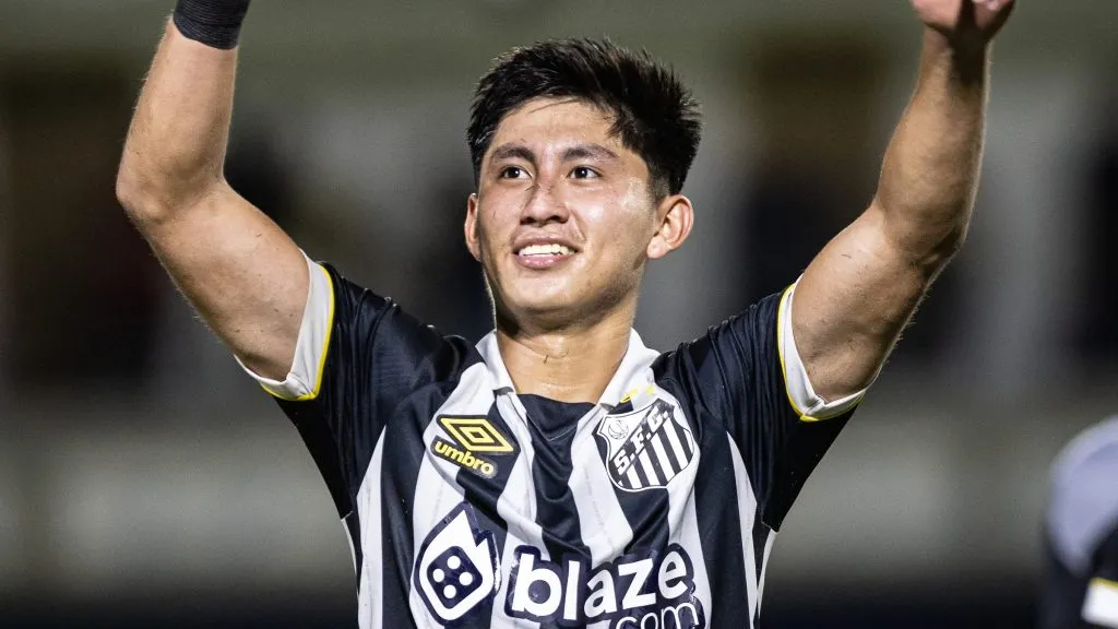 Miguelito em campo pelo Santos.  Foto: Abner Dourado/AGIF