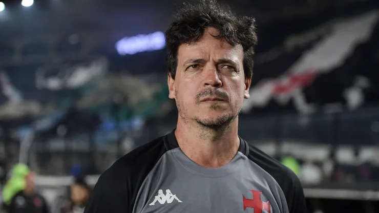 Fernando Diniz durante partida contra o Botafogo pela Copa do Brasil - Foto: Thiago Ribeiro/AGIF