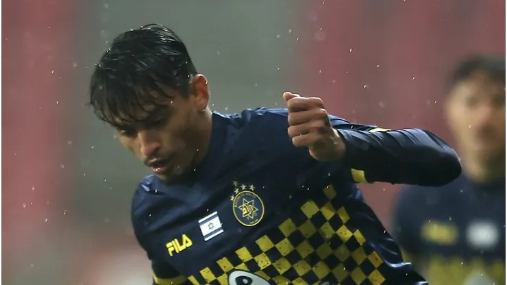 Weslley Patati, atacante ex-Santos, do AZ Alkmaar da Holanda - Foto: David Balogh/Getty Images