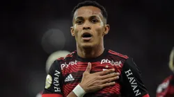 RJ - Rio de Janeiro - 30/07/2022 - BRASILEIRO A 2022, FLAMENGO X ATLETICO-GO - Lazaro jogador do Flamengo comemora seu gol durante partida contra o Atletico-GO no estadio Maracana pelo campeonato Brasileiro A 2022. Foto: Thiago Ribeiro/AGIF