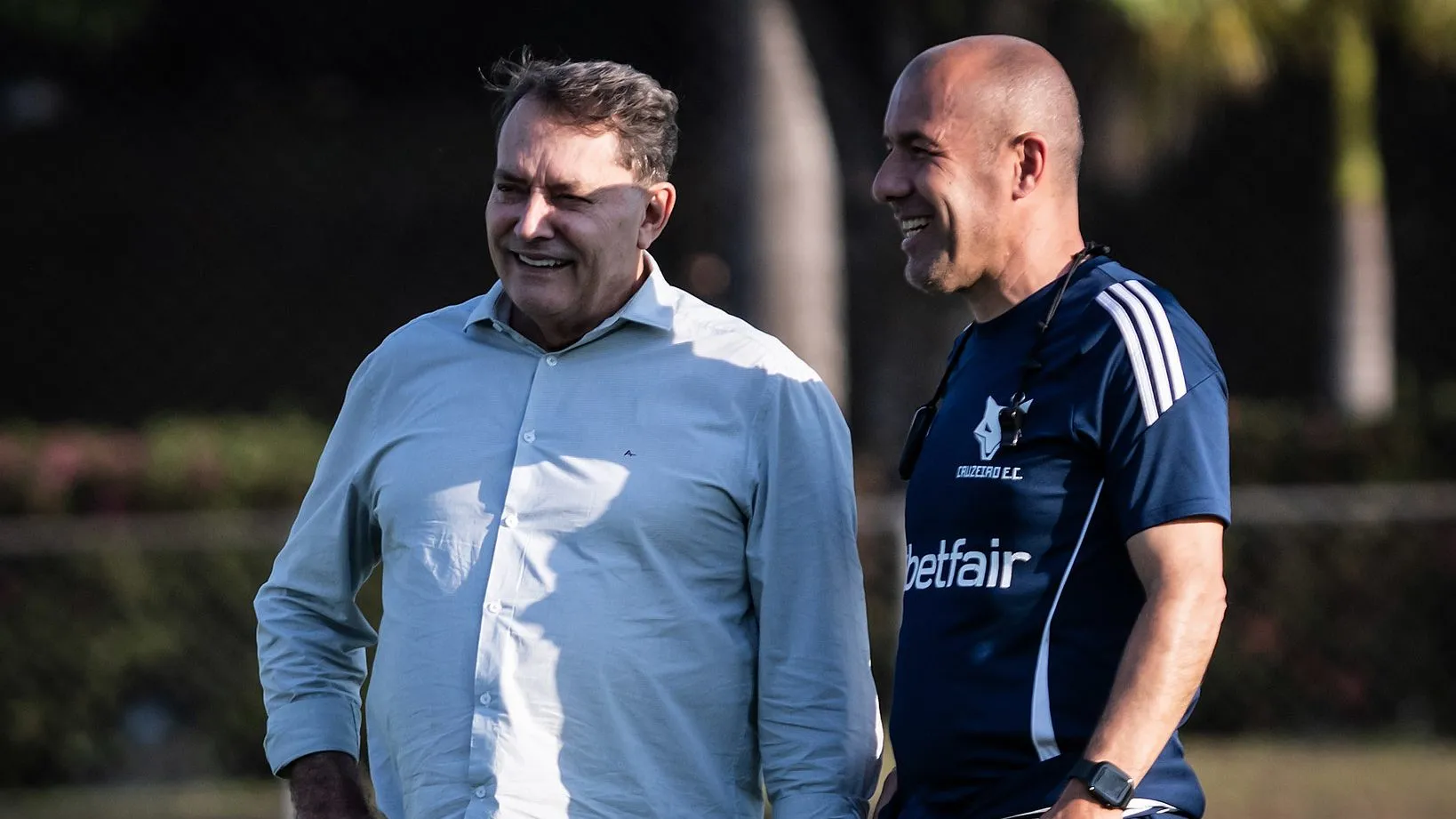 Pedro Lourenço, dono da SAF celeste, esteve presente em treino aberto na Toca – Foto: Gustavo Aleixo/Cruzeiro