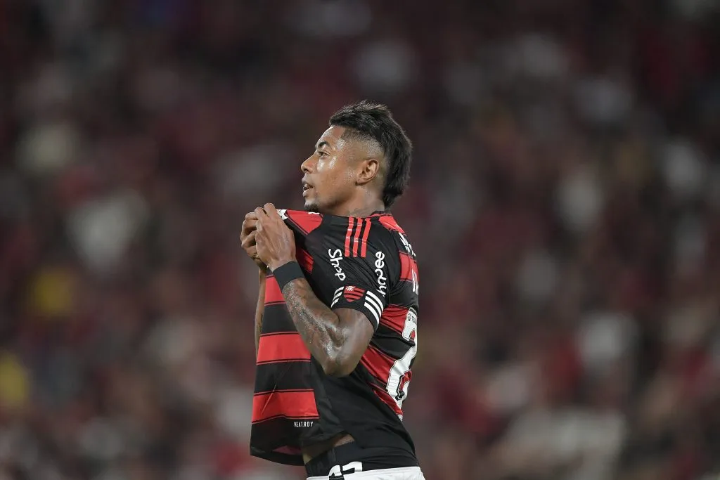 Bruno Henrique, jogador do Flamengo comemora seu gol durante partida contra o Vitoria no estadio Maracana pelo campeonato Brasileiro A 2025. Foto: Thiago Ribeiro/AGIF